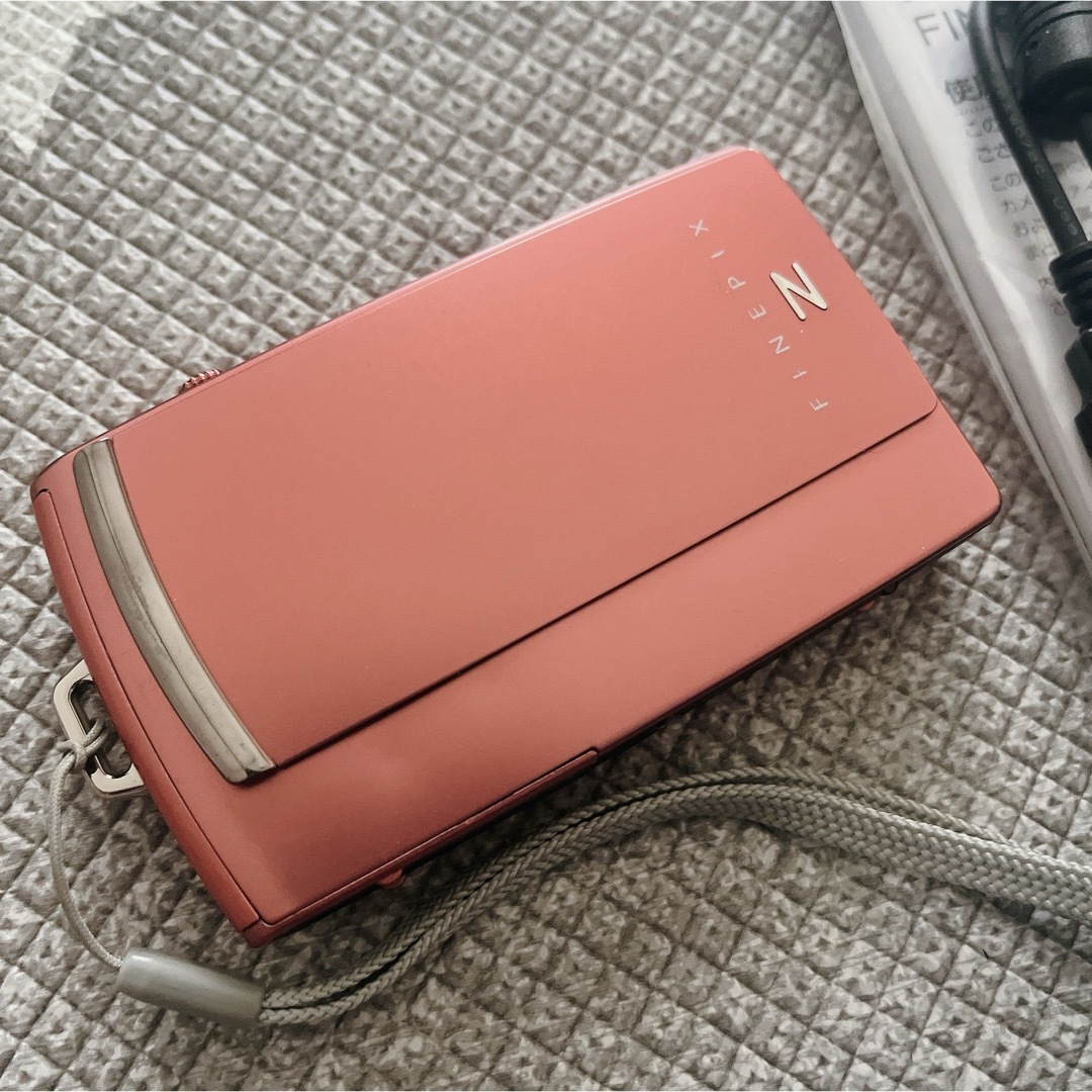 FUJI FILM FinePix Z1100EXR CORAL PINK コン スマホ/家電/カメラのカメラ(コンパクトデジタルカメラ)の商品写真