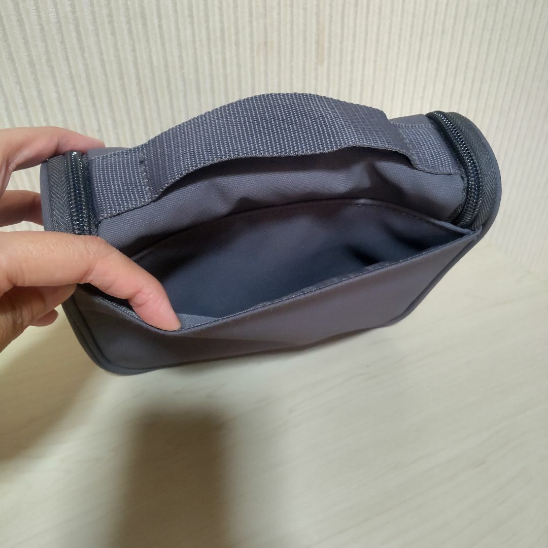 MUJI (無印良品)(ムジルシリョウヒン)の【無印良品】ポリエステル吊るして使える洗面用具ケース インテリア/住まい/日用品の日用品/生活雑貨/旅行(旅行用品)の商品写真