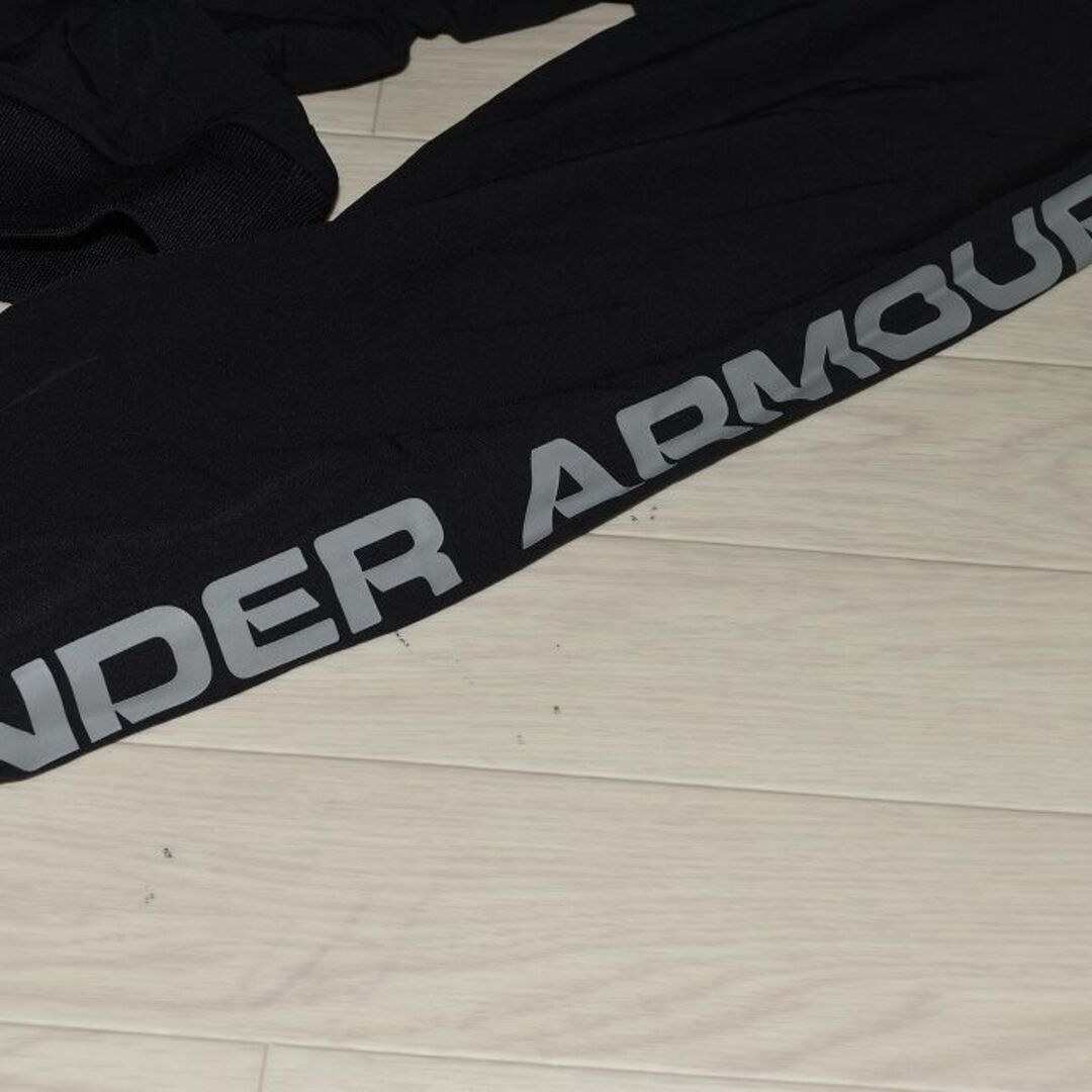 UNDER ARMOUR(アンダーアーマー)のH.a様専用 アンダーアーマー メンズ ウインドジャケット M メンズのジャケット/アウター(その他)の商品写真