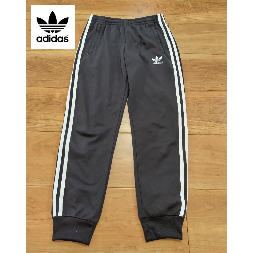 adidas(アディダス)のアディダス　adidas　パンツ　ジャージ　スウェット　カジュアルパンツ　黒 レディースのパンツ(カジュアルパンツ)の商品写真