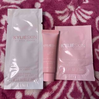 カイリーコスメティックス(Kylie Cosmetics)の【スキンケア】Kylie skin 3点セット(サンプル/トライアルキット)