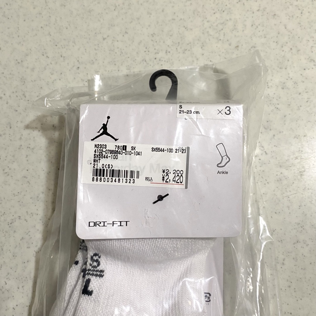 Jordan Brand（NIKE）(ジョーダン)のエアジョーダン ナイキ ソックス3足 ホワイト 21-23cm 新品 未使用 レディースのレッグウェア(ソックス)の商品写真