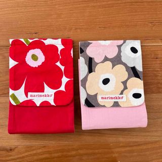 マリメッコ(marimekko)の【マリメッコ】赤　ピンク　トイレットペーパーホルダー(トイレ収納)