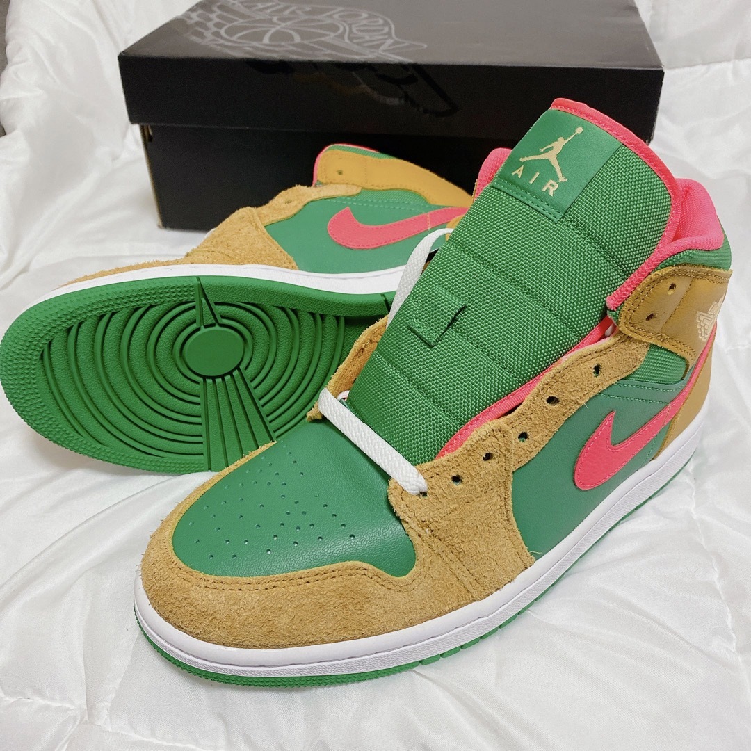 Jordan Brand（NIKE）(ジョーダン)のNIKE AIR JORDAN 1 MID SE 26.5 エアジョーダン メンズの靴/シューズ(スニーカー)の商品写真