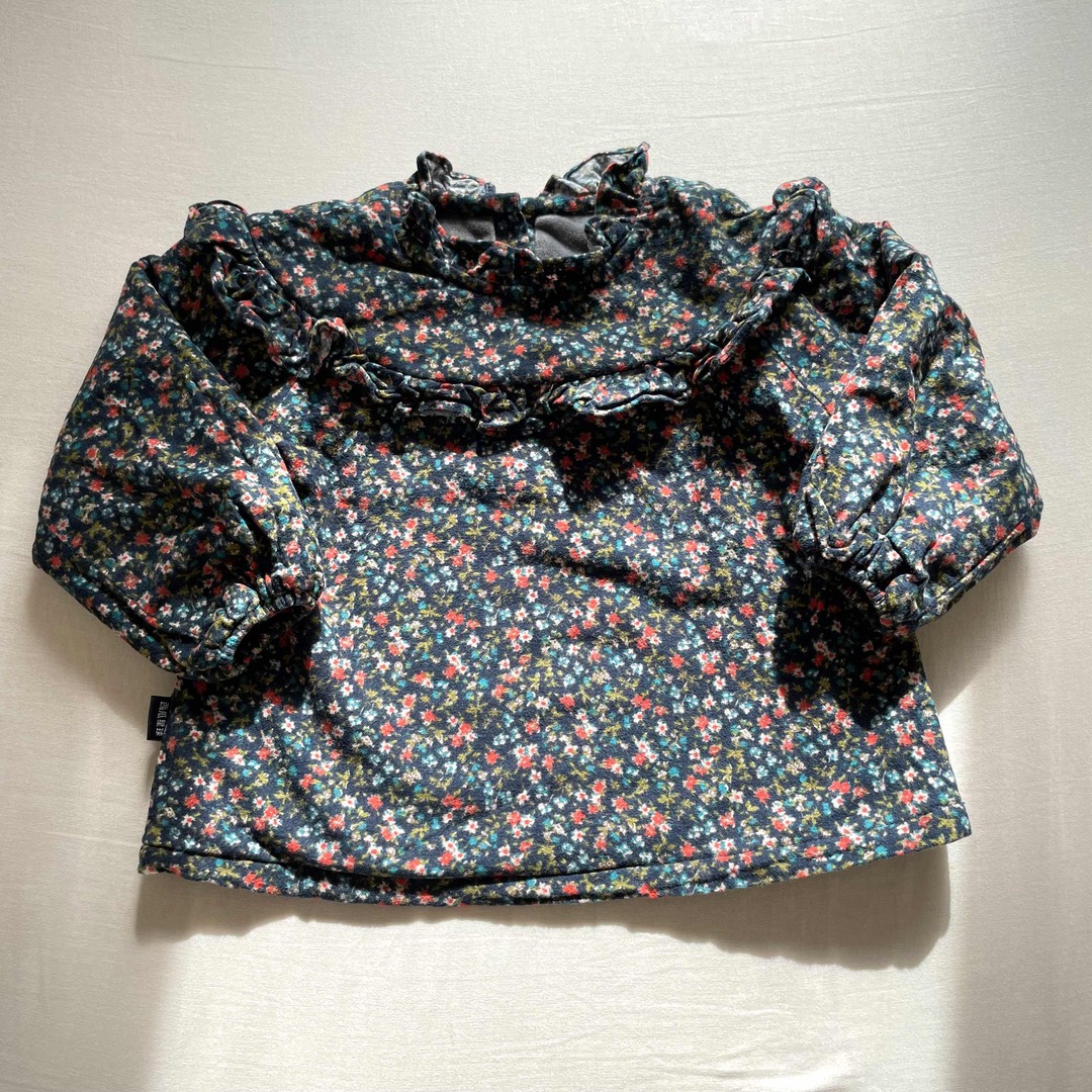 フラワーフリルトップス 120 裏地フリース 小花柄 キッズ/ベビー/マタニティのキッズ服女の子用(90cm~)(Tシャツ/カットソー)の商品写真