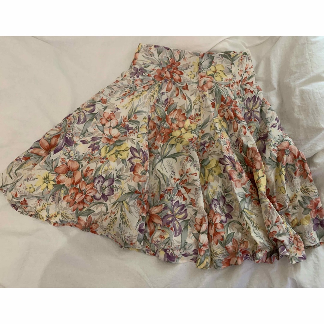 花柄　フレアスカート レディースのスカート(ひざ丈スカート)の商品写真
