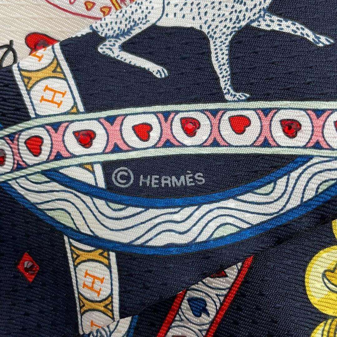 Hermes(エルメス)のエルメス スカーフ ツイリー ビジュー ピケ ハートのクイーン Dame de Coeur HERMES シルクツイル 2022年秋冬 黒 レディースのファッション小物(バンダナ/スカーフ)の商品写真