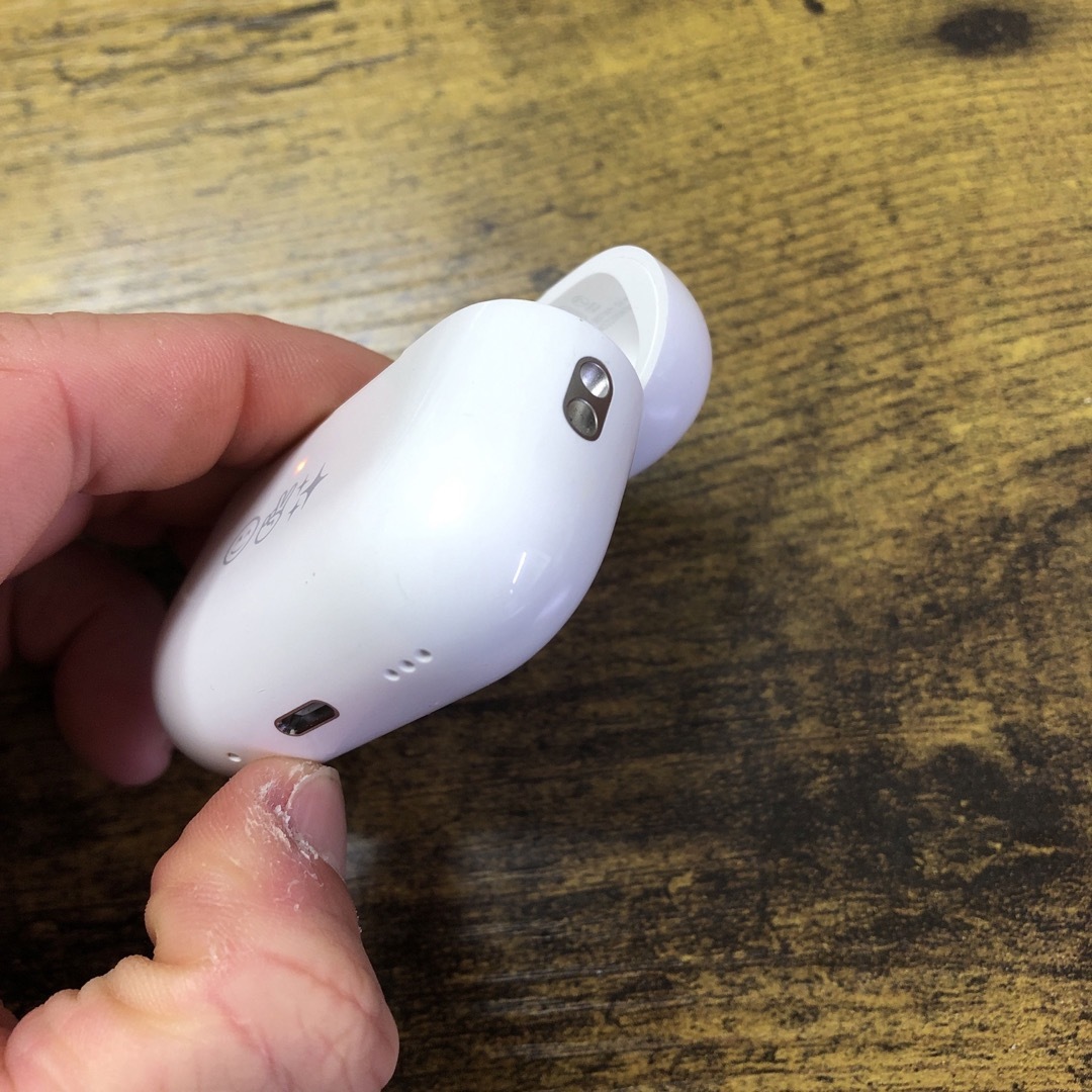 Apple - AirPods Pro 第2世代 充電ケース lightning A2700の通販 Apple - AirPods Pro 第2世代 充電ケース lightning A2700の通販