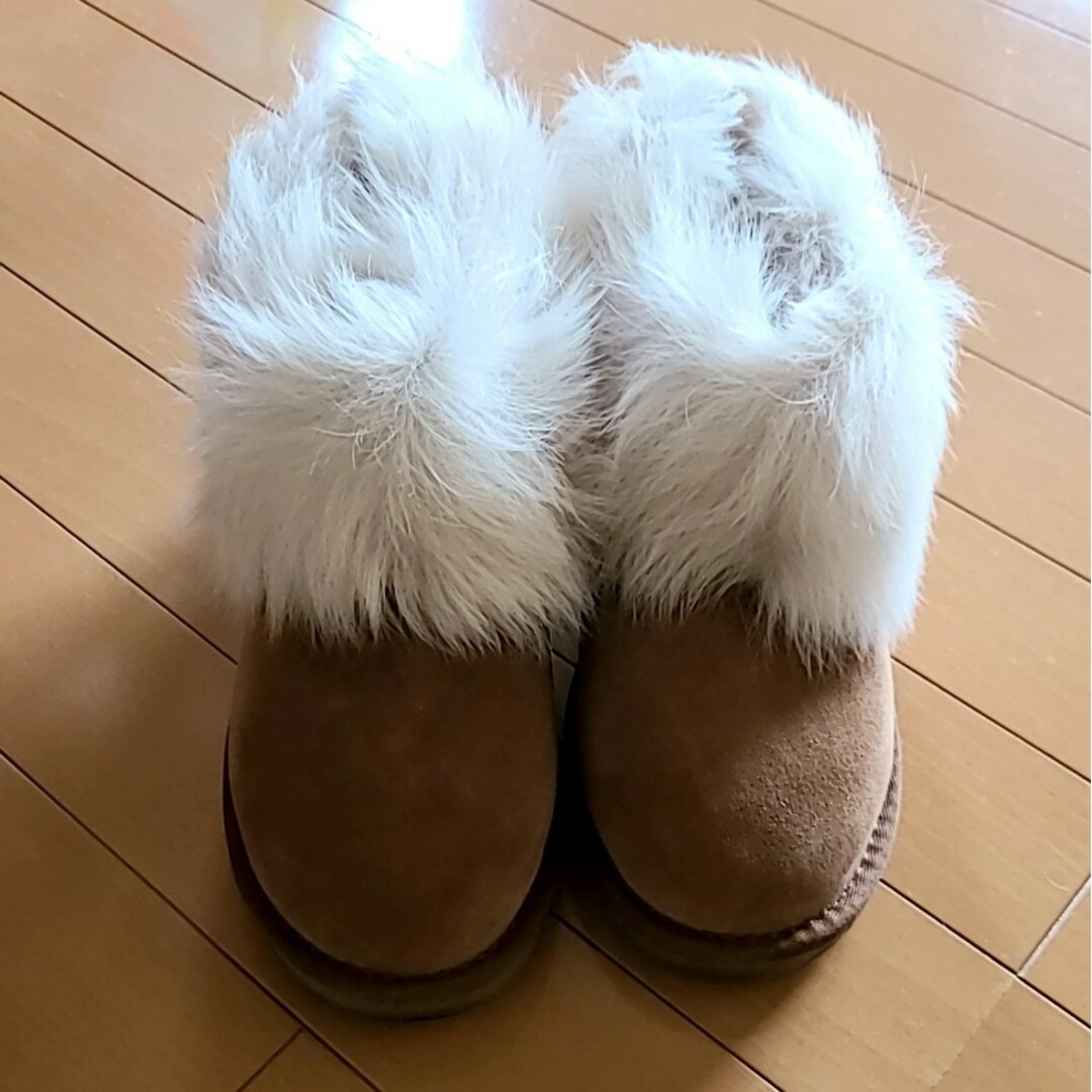 UGG(アグ)のUGGアグ　ムートンブーツ　クラシックミニ　スワロフスキー　チェスナット　ボア レディースの靴/シューズ(ブーツ)の商品写真