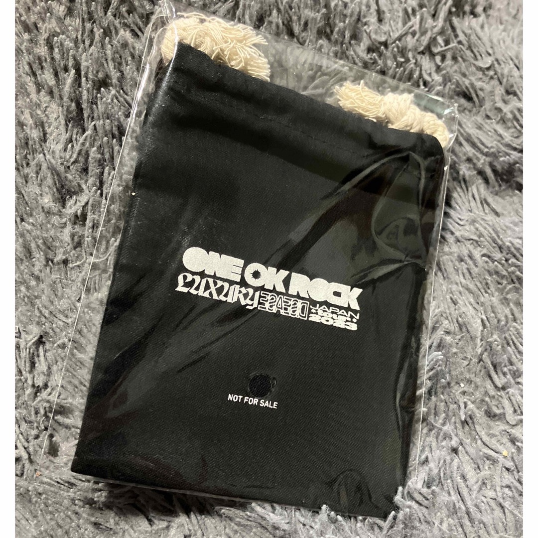 ONE OK ROCK(ワンオクロック)のONE OK ROCK 【Amazon限定特典巾着】 エンタメ/ホビーのタレントグッズ(ミュージシャン)の商品写真