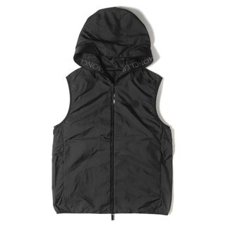 モンクレール(MONCLER)の美品 MONCLER モンクレール ベスト サイズ:3 23SS ロゴテープ フーデッド ナイロン ダブルジップ ベスト PAKITO I10911A00107 68352 パキト 撥水 ブラック 黒 トップス【メンズ】【中古】(ベスト)