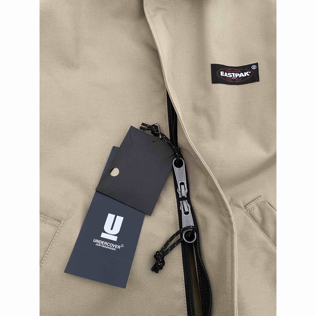 UNDERCOVER(アンダーカバー)の新春再々値下げundercover x EASTPAK コート 未使用 サイズ2 メンズのジャケット/アウター(ステンカラーコート)の商品写真