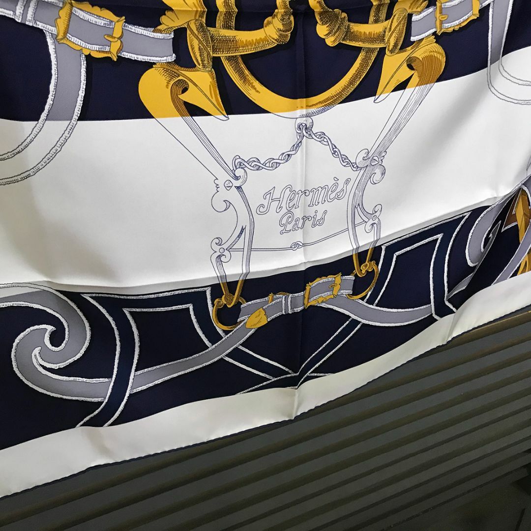 Hermes(エルメス)の新品同様 エルメス カレ90 帝王学 バヤデール スカーフ 2021SS レディースのファッション小物(バンダナ/スカーフ)の商品写真