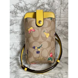 コーチ(COACH)のCOACHスマホショルダーバッグ　シグネチャー　ベジタブル柄　ベージュ×ブラウン(ショルダーバッグ)