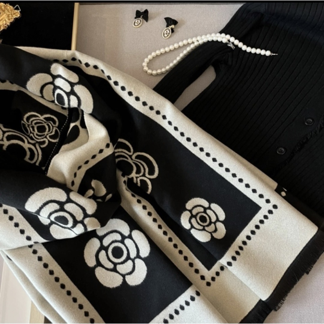 レディース、韓国風、ブラック色、冬季節で、ファッションおしゃれ女性スカーフ レディースのファッション小物(バンダナ/スカーフ)の商品写真