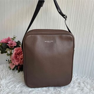 マイケルコース(Michael Kors)のMICHAEL KORS ショルダーバッグ　斜め掛けバッグ(ショルダーバッグ)