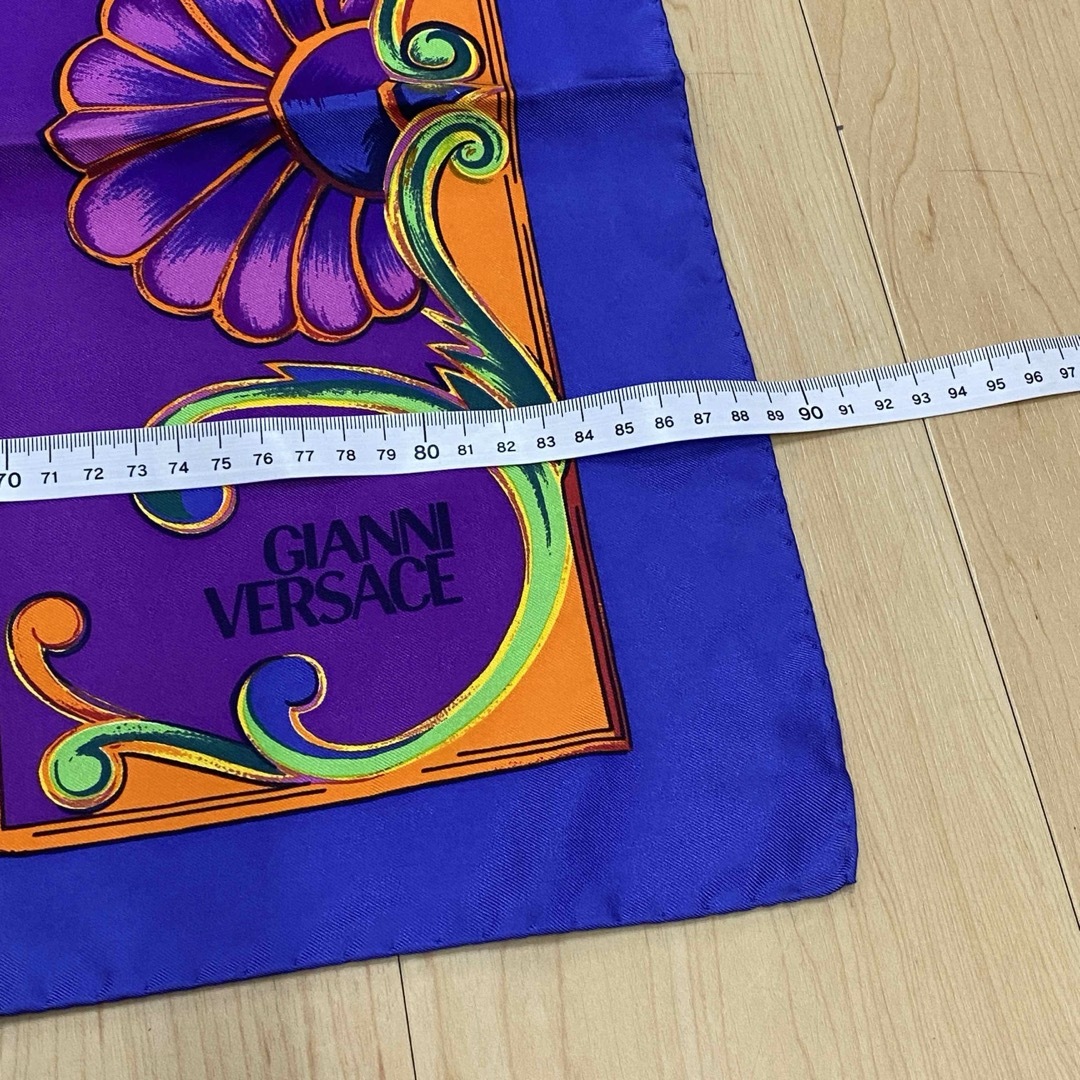 Gianni Versace - ジャンニベルサーチ ヴェルサーチ スカーフ Gianni Versace - ジャンニベルサーチ ヴェルサーチ スカーフ