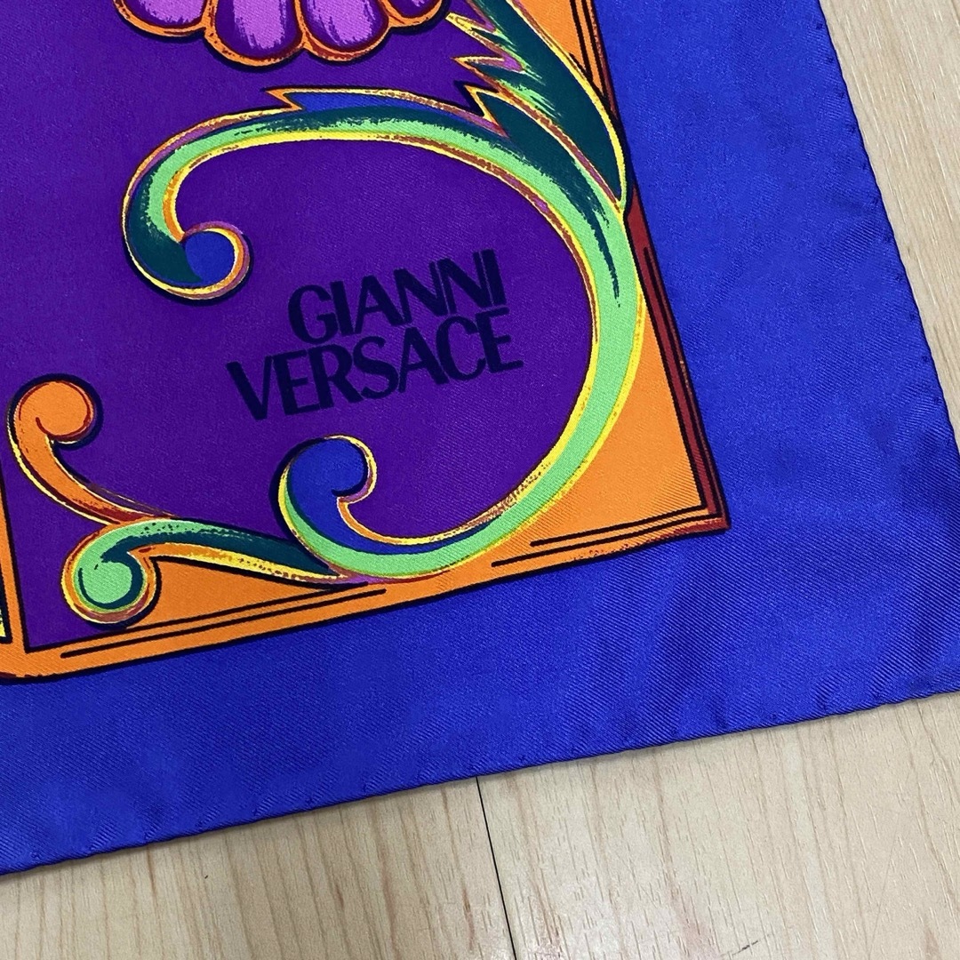Gianni Versace - ジャンニベルサーチ ヴェルサーチ スカーフ Gianni Versace - ジャンニベルサーチ ヴェルサーチ スカーフ