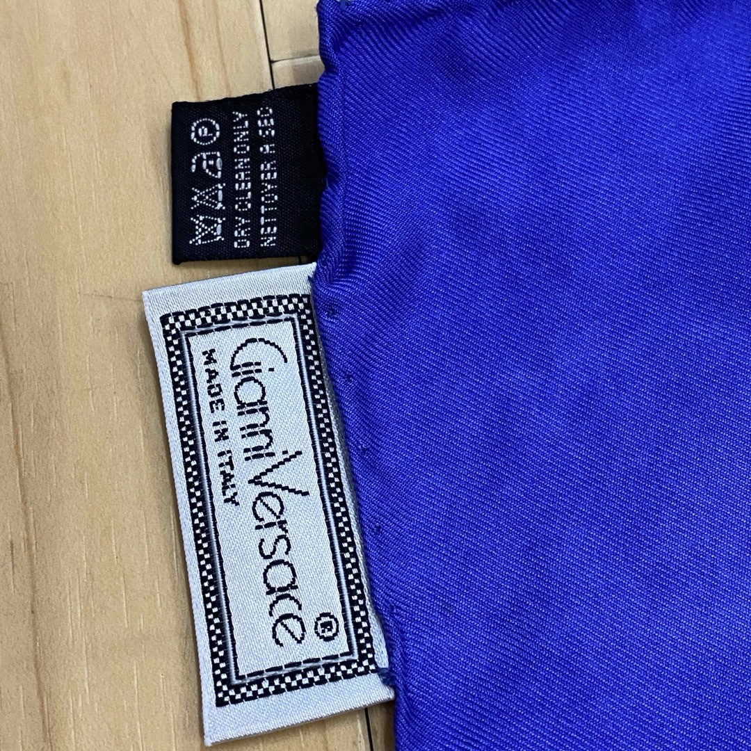 Gianni Versace - ジャンニベルサーチ ヴェルサーチ スカーフ Gianni Versace - ジャンニベルサーチ ヴェルサーチ スカーフ