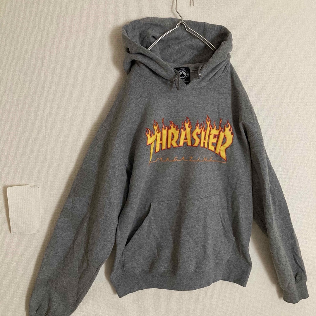 THRASHER(スラッシャー)のスラッシャーアーチファイアーデカロゴプルオーバーパーカースウェット長袖フーディー メンズのトップス(パーカー)の商品写真