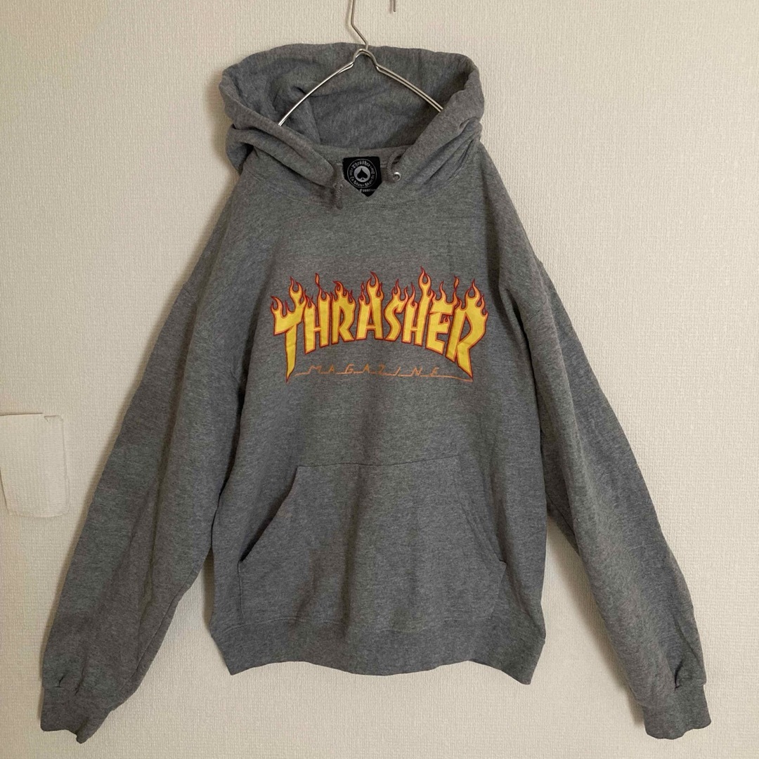 THRASHER(スラッシャー)のスラッシャーアーチファイアーデカロゴプルオーバーパーカースウェット長袖フーディー メンズのトップス(パーカー)の商品写真