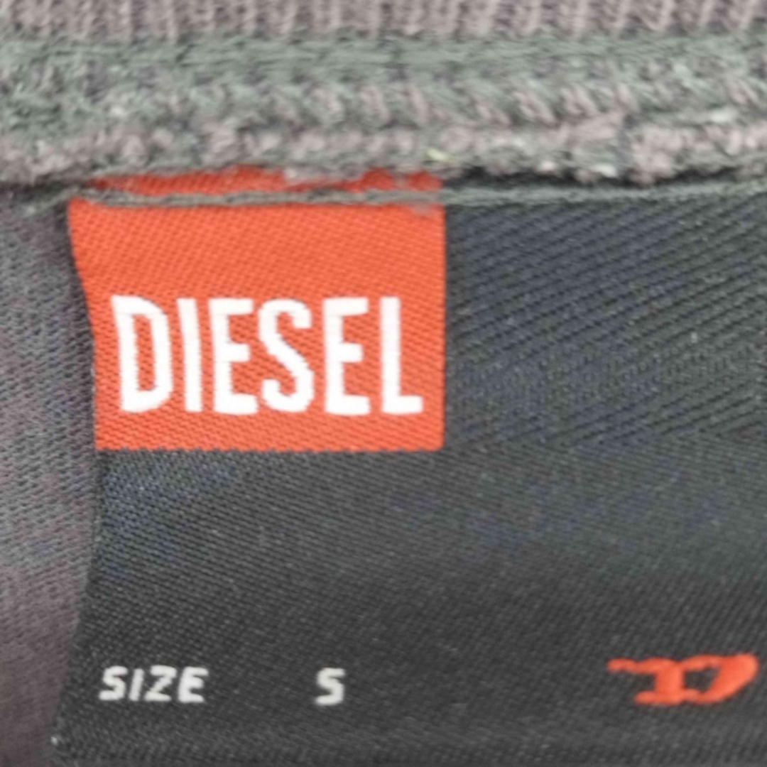 DIESEL(ディーゼル)のDIESEL(ディーゼル) ロゴプリント パッチワーク VネックTシャツ レディースのトップス(カットソー(長袖/七分))の商品写真