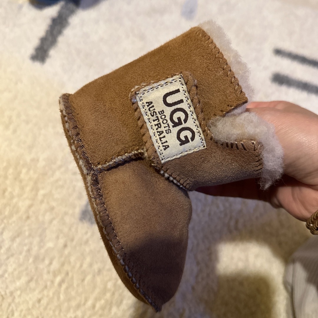 UGG AUSTRALIA(アグオーストラリア)のBaby UGG ムートンブーツ ボア アグ  キッズ/ベビー/マタニティのベビー靴/シューズ(~14cm)(ブーツ)の商品写真