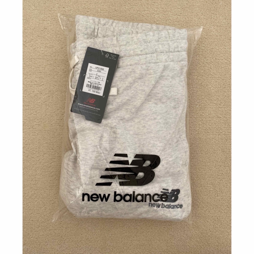 New Balance(ニューバランス)の新春値下げ newbalance Essentials パンツ 新品未使用 メンズのトップス(スウェット)の商品写真