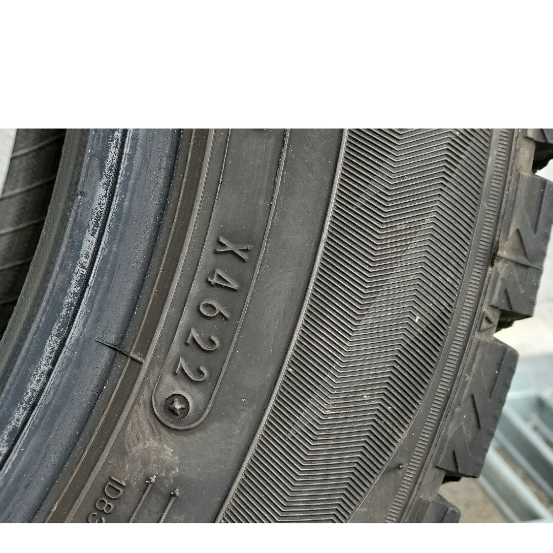 DUNLOP(ダンロップ)の4本セット　スタッドレスタイヤ　185 60 15　ダンロップ シエンタ　美品 自動車/バイクの自動車(タイヤ)の商品写真