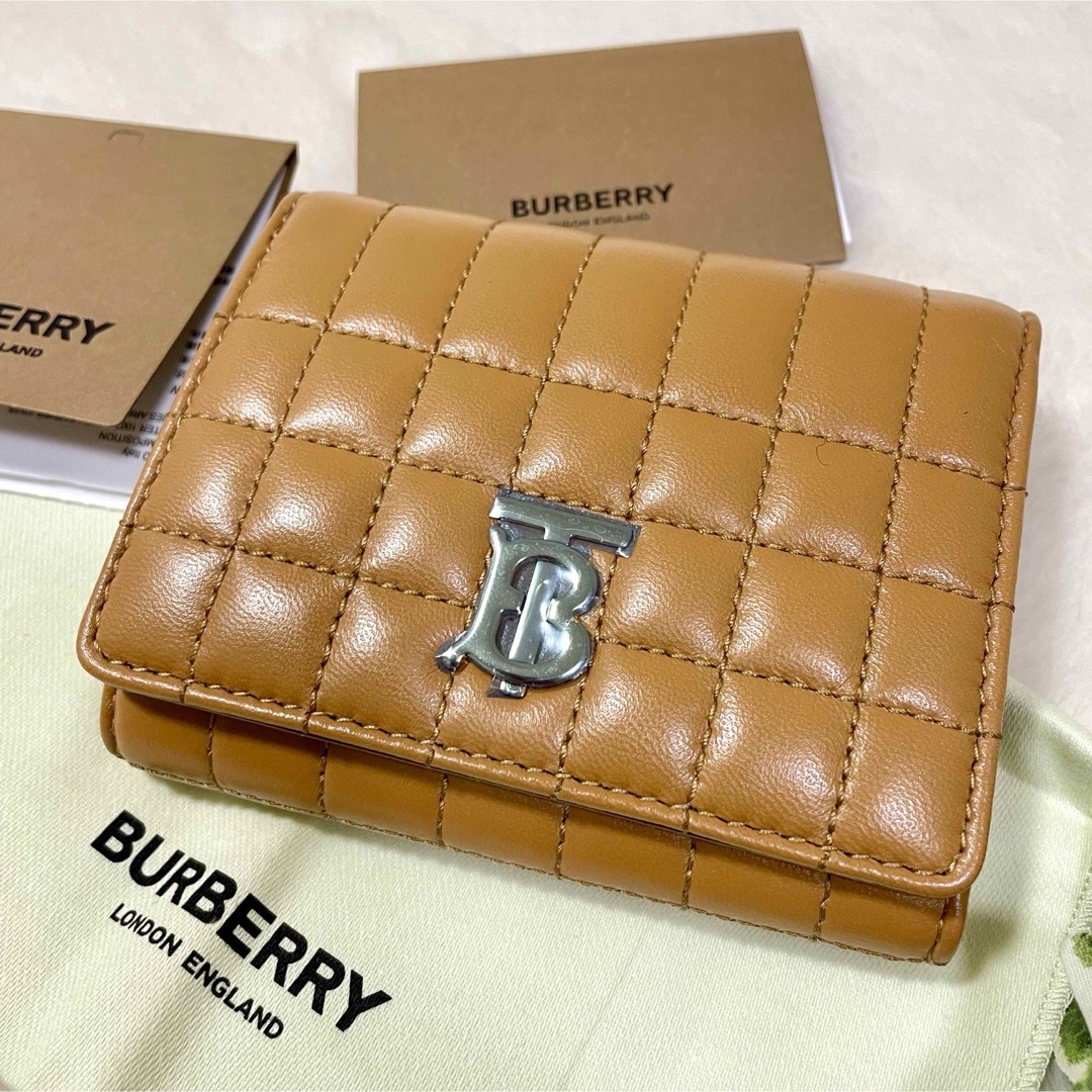 BURBERRY(バーバリー)の未使用 BURBERRY TBロゴ 三つ折り ローラ キルティング ウォレット レディースのファッション小物(財布)の商品写真