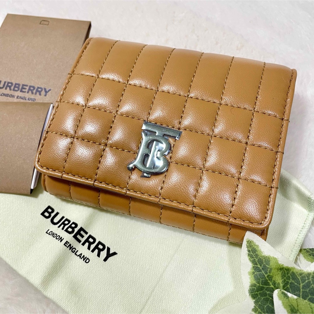 BURBERRY(バーバリー)の未使用 BURBERRY TBロゴ 三つ折り ローラ キルティング ウォレット レディースのファッション小物(財布)の商品写真