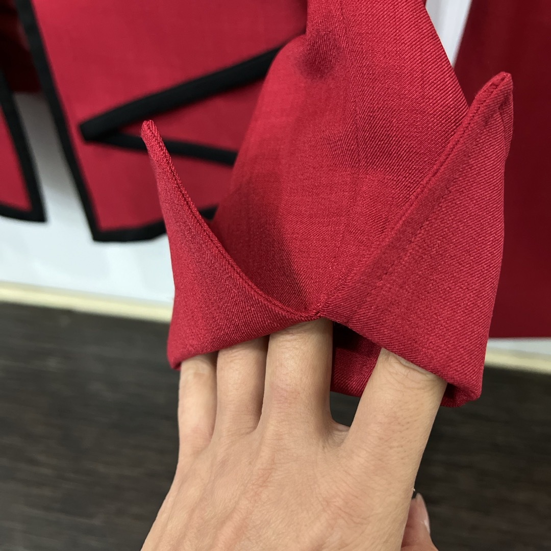 SOBRE(ソブレ)のソブレ　赤　スーツ　11号 レディースのフォーマル/ドレス(スーツ)の商品写真