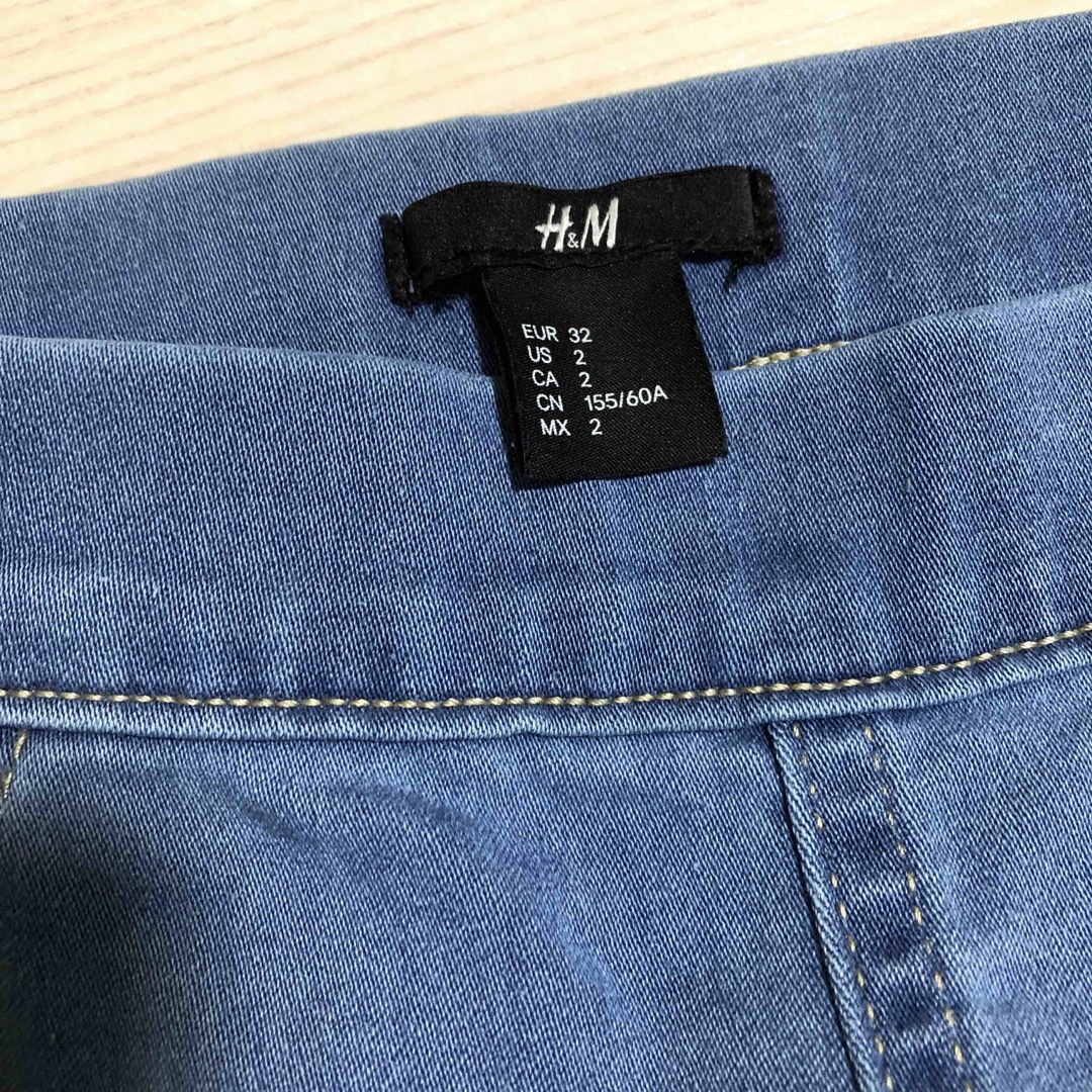 H&M(エイチアンドエム)の《32》H&M エイチアンドエム　ライトブルー  レギパン　スキニー レディースのパンツ(デニム/ジーンズ)の商品写真