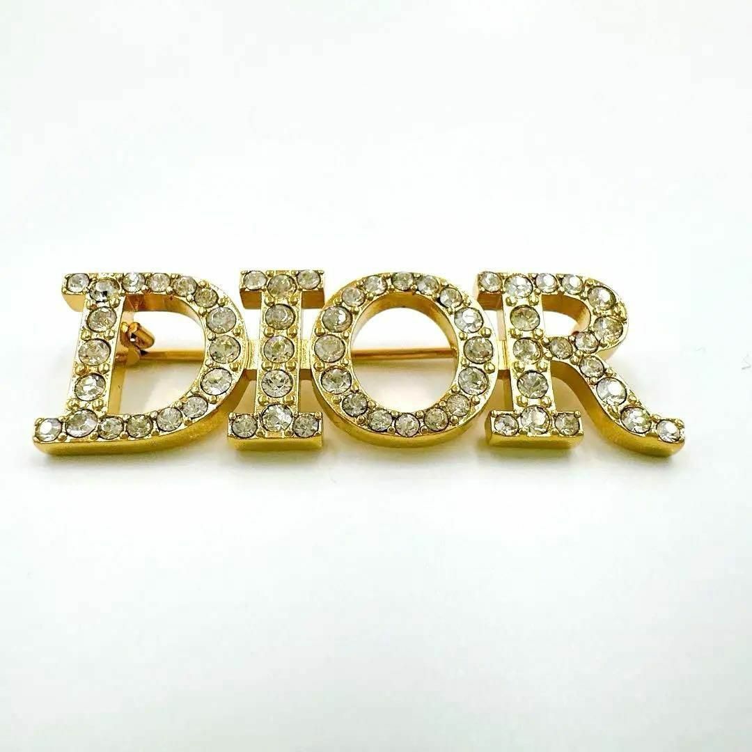 Christian Dior(クリスチャンディオール)のクリスチャンディオール ロゴ ラインストーン ブローチ レディース ゴールド レディースのアクセサリー(ブローチ/コサージュ)の商品写真