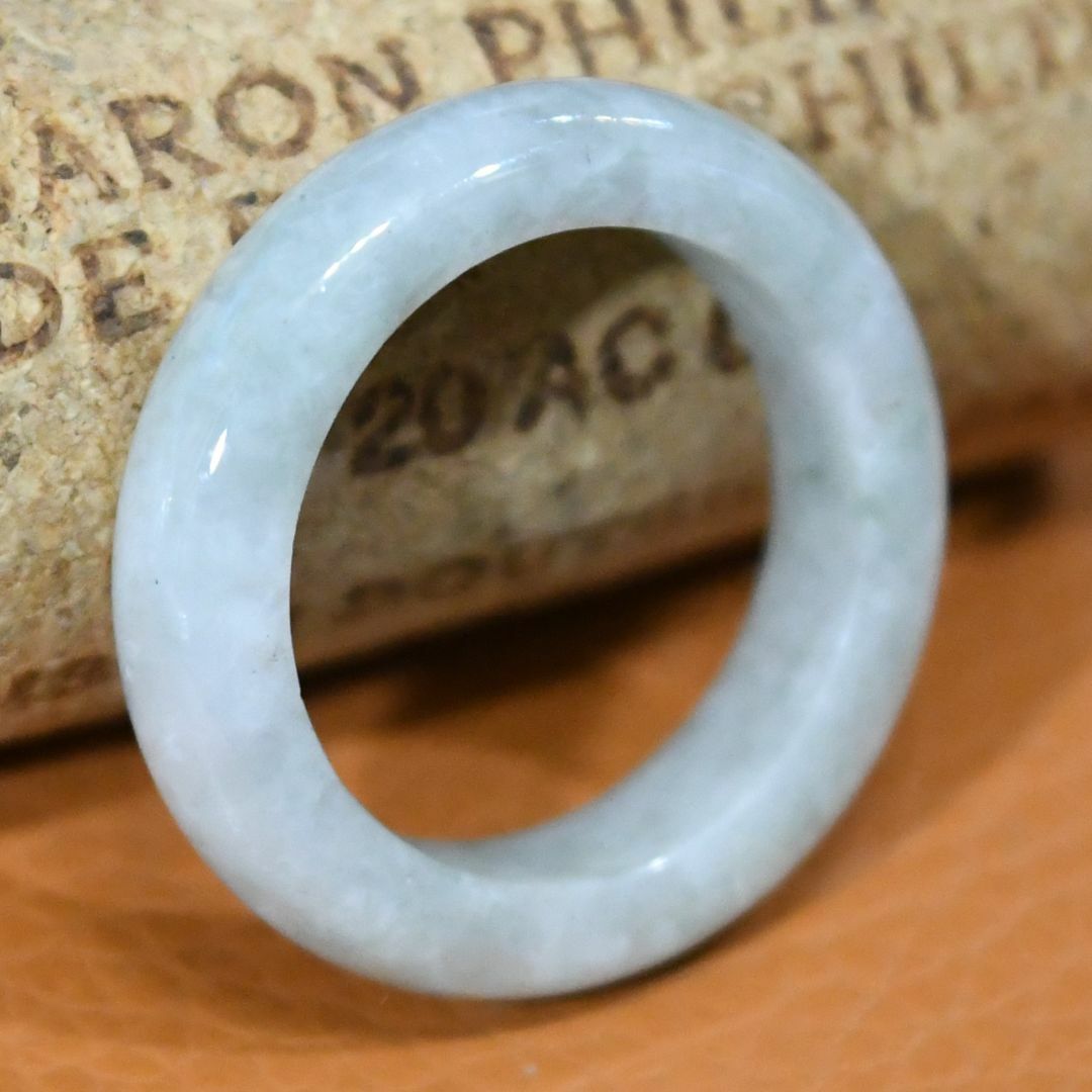 J1138　ヒスイ　翡翠　リング　指輪　14号　ミャンマー　ジェイド　ジェダイト レディースのアクセサリー(リング(指輪))の商品写真