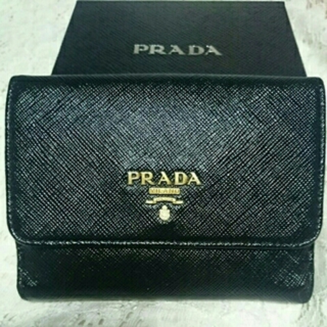 PRADA(プラダ)のPRADA 折り財布 今週のみ出品💦🙏 レディースのファッション小物(財布)の商品写真