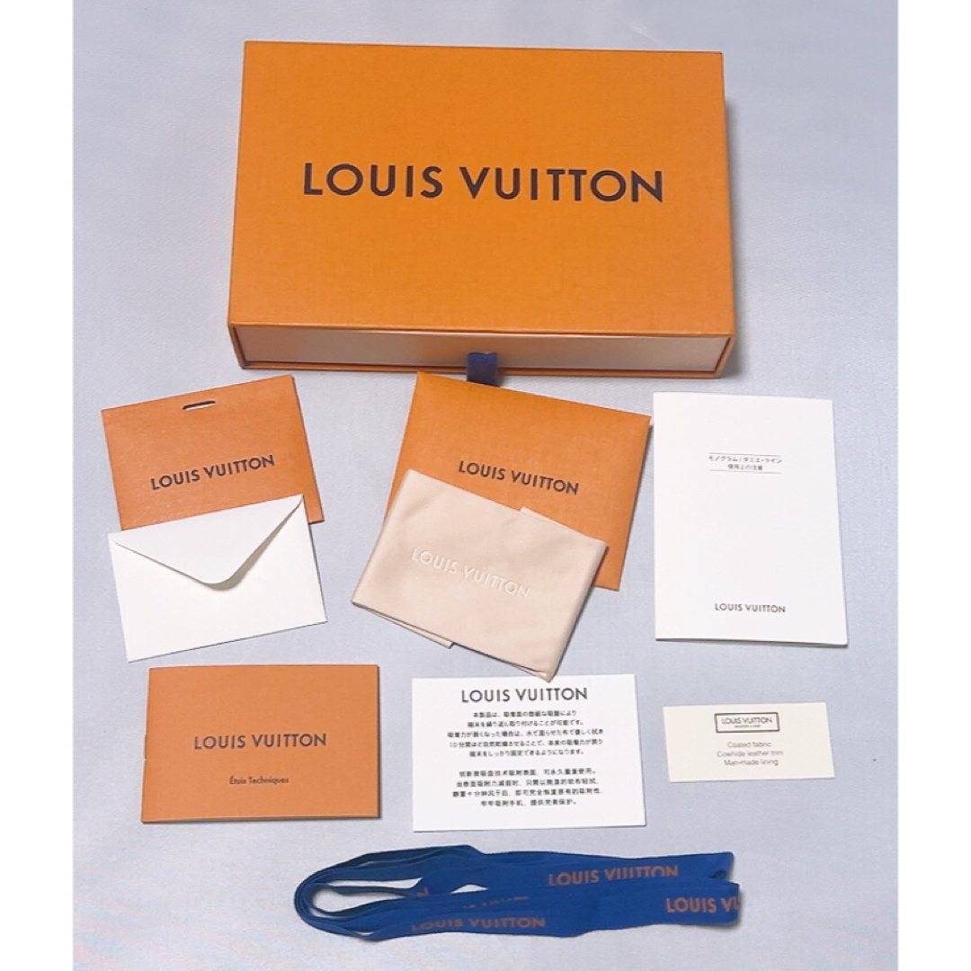 LOUIS VUITTON(ルイヴィトン)のヴィトン　スマホケース　空箱 インテリア/住まい/日用品のインテリア小物(小物入れ)の商品写真