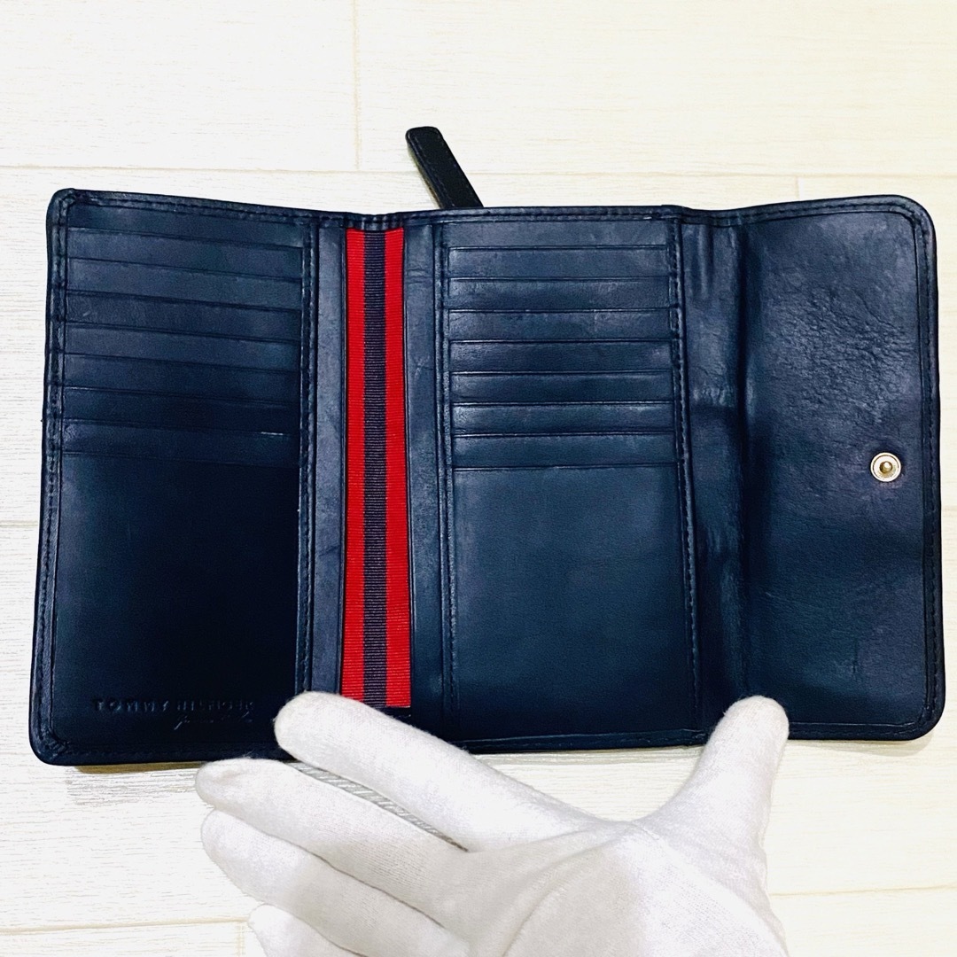 TOMMY HILFIGER(トミーヒルフィガー)の新品未使用　トミーヒルフィガー　二つ折り財布　ネイビー　ロゴ レディースのファッション小物(財布)の商品写真