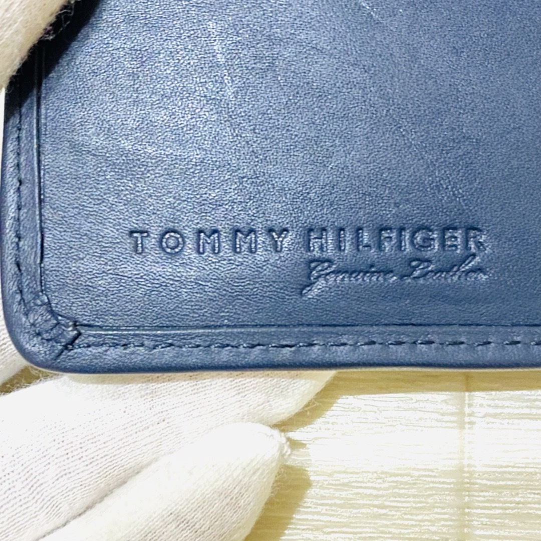 TOMMY HILFIGER(トミーヒルフィガー)の新品未使用　トミーヒルフィガー　二つ折り財布　ネイビー　ロゴ レディースのファッション小物(財布)の商品写真