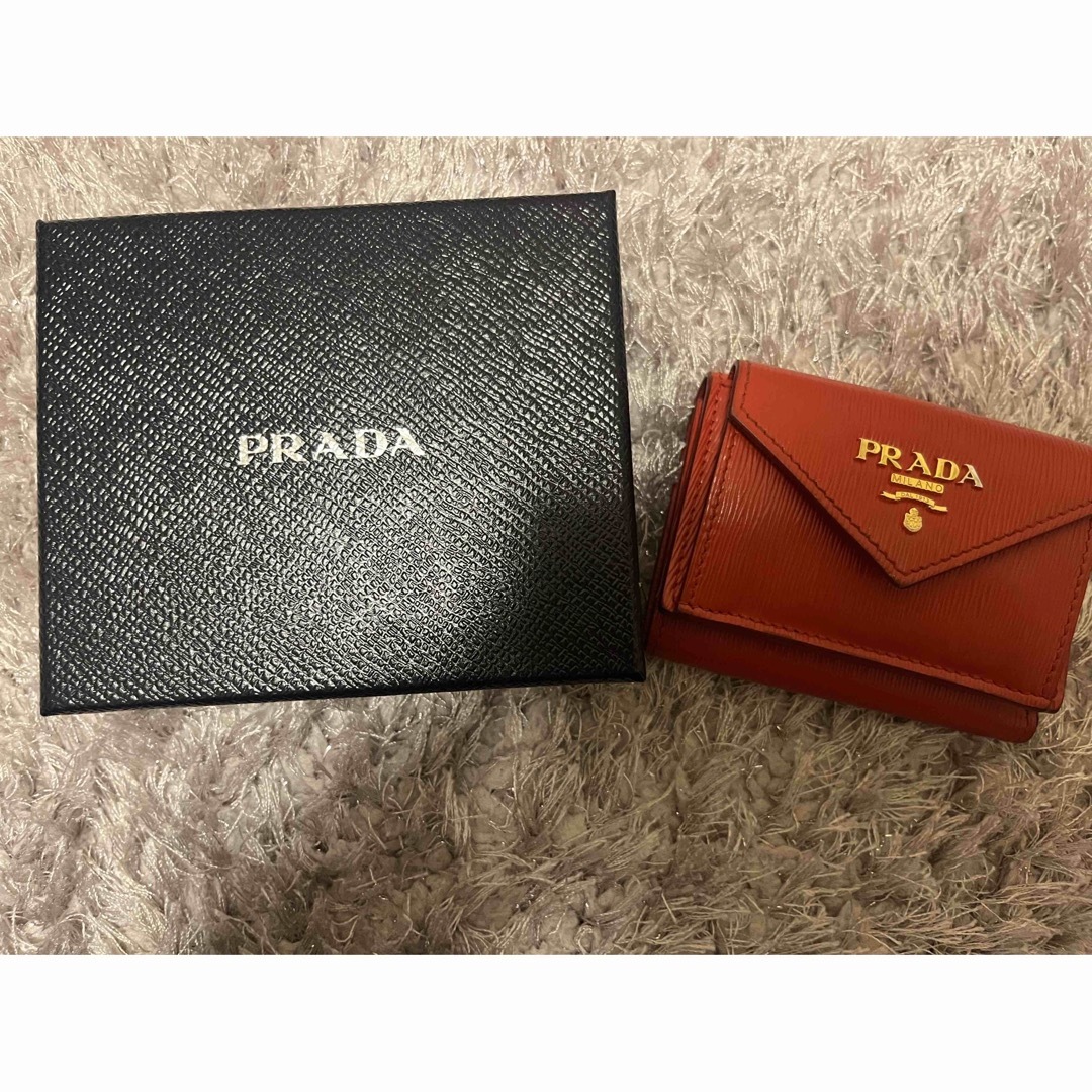 PRADA プラダ　三つ折りウォレット　ミニ財布レディース