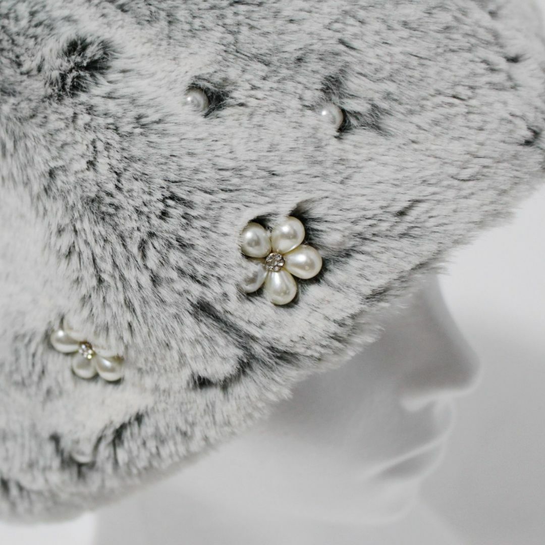 新品 パールフィオーリ ストーン飾り フェイクファーベレー帽 サイズ微調整可能 レディースの帽子(ハンチング/ベレー帽)の商品写真