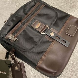 トゥミ(TUMI)の専用　TUMIショルダーバッグブラック 新品(バッグパック/リュック)