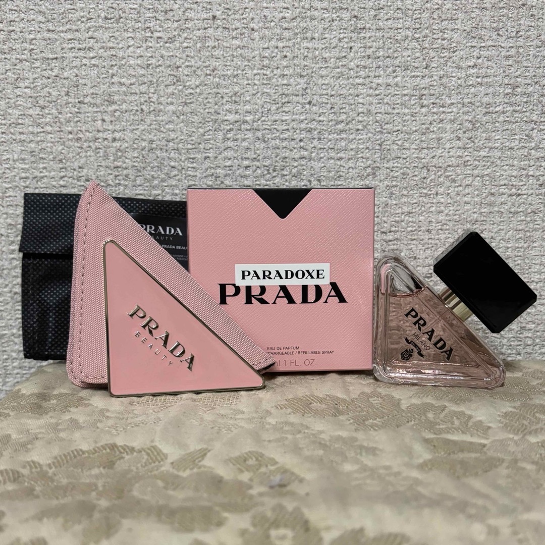 プラダ PRADA ノベルティ ミラー ピンク パラドックスメイクアップ プラダ PRADA ノベルティ ミラー ピンク パラドックスメイクアップ