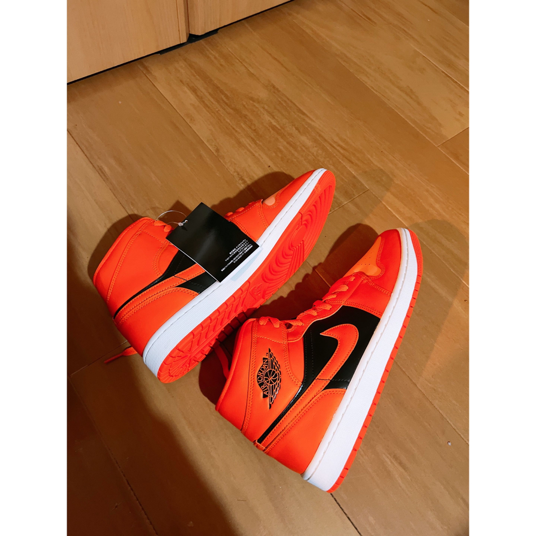 Jordan Brand（NIKE）(ジョーダン)のNIKE AIR JORDAN 1 MID ORANGE AND BLACK  メンズの靴/シューズ(スニーカー)の商品写真