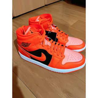 ジョーダン(Jordan Brand（NIKE）)のNIKE AIR JORDAN 1 MID ORANGE AND BLACK (スニーカー)