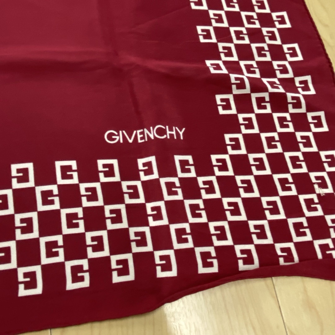 GIVENCHY(ジバンシィ)のジバンシイ　ジバンシー　スカーフ　レッド系　Gマーク　no.19 レディースのファッション小物(バンダナ/スカーフ)の商品写真