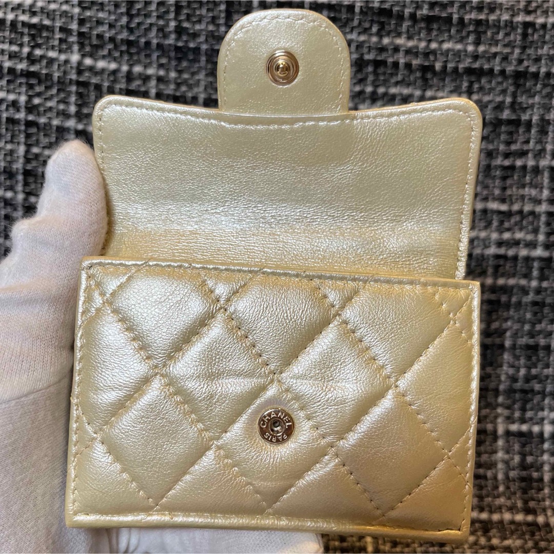 CHANEL(シャネル)のCHANEL ⭐︎30番台　コンパクトウォレット　レアカラー　イエローゴールド レディースのファッション小物(財布)の商品写真