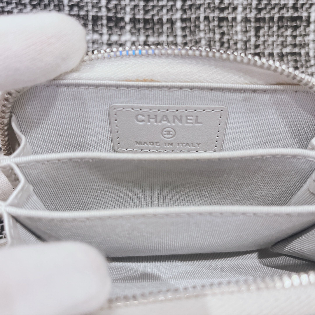 CHANEL(シャネル)のCHANEL  マトラッセ　カードケース　コインケース　シルバー レディースのファッション小物(コインケース)の商品写真