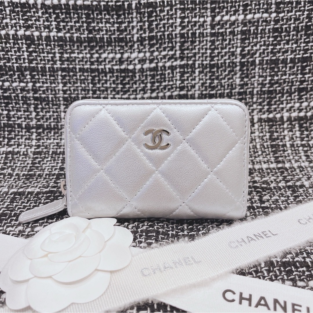 CHANEL(シャネル)のCHANEL  マトラッセ　カードケース　コインケース　シルバー レディースのファッション小物(コインケース)の商品写真