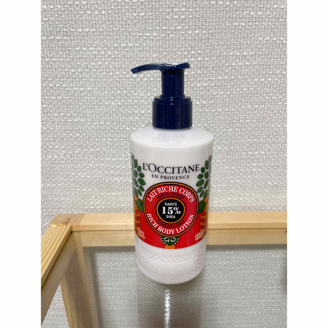 L'OCCITANE(ロクシタン)のロクシタン ルミナスパウダー シア ボディローション 250mL 数量限定 コスメ/美容のボディケア(ボディローション/ミルク)の商品写真